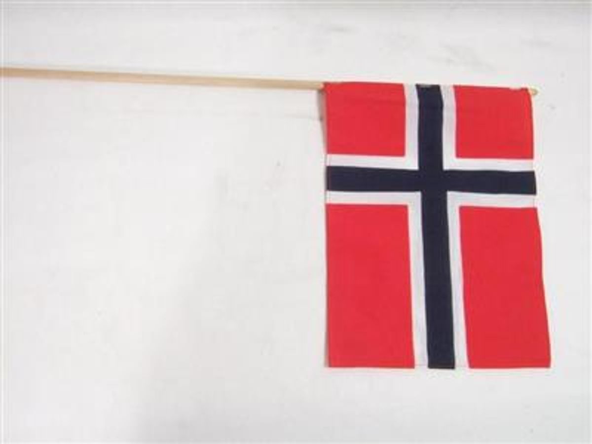 Flagg - Håndflagg med Trepinne 17 mai - 20x28cm