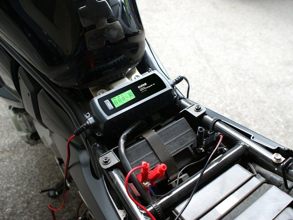 Batterilader helautomatisk 6/12v 4A