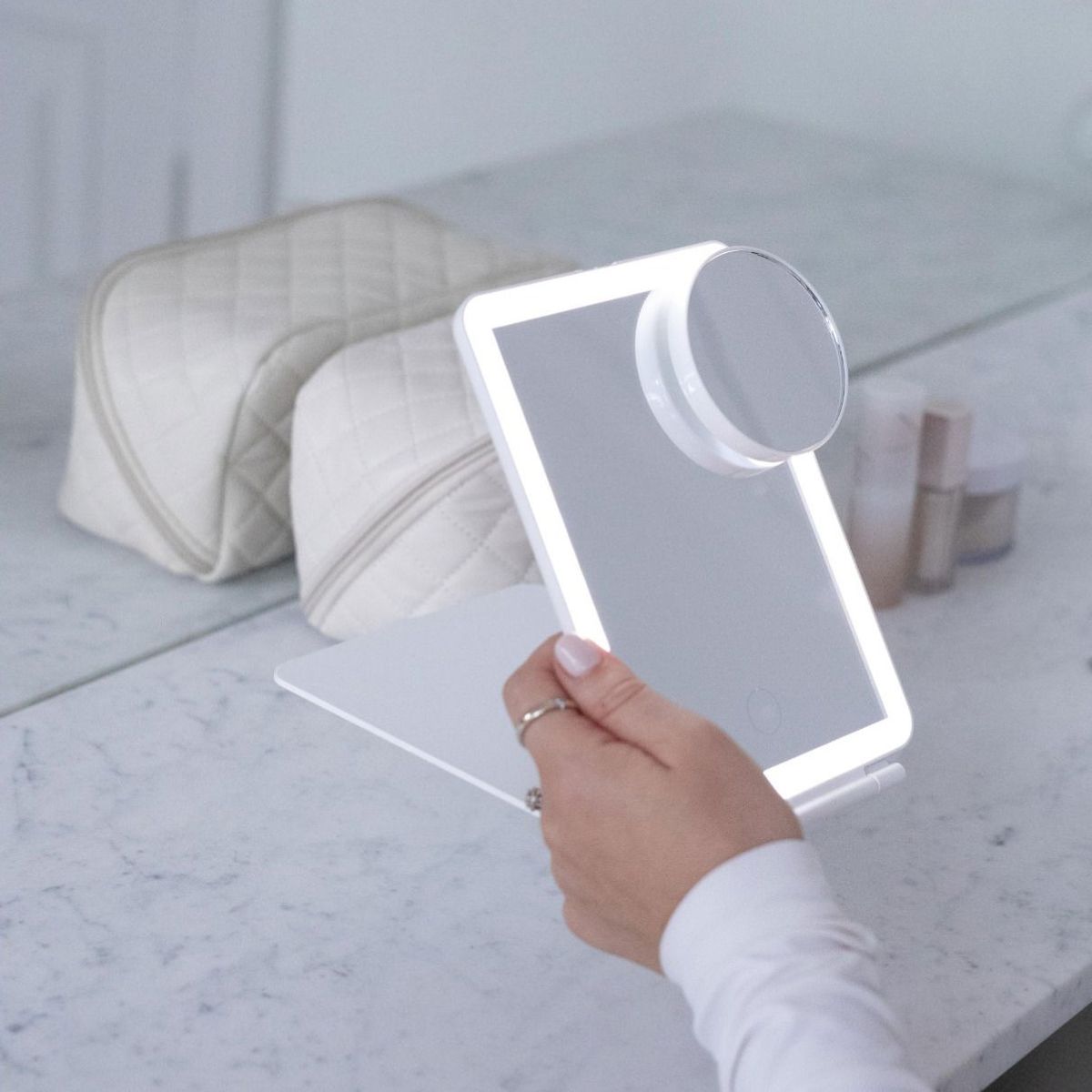 Sminkespeil med Oppladbart Led-Lys - OlsenHome