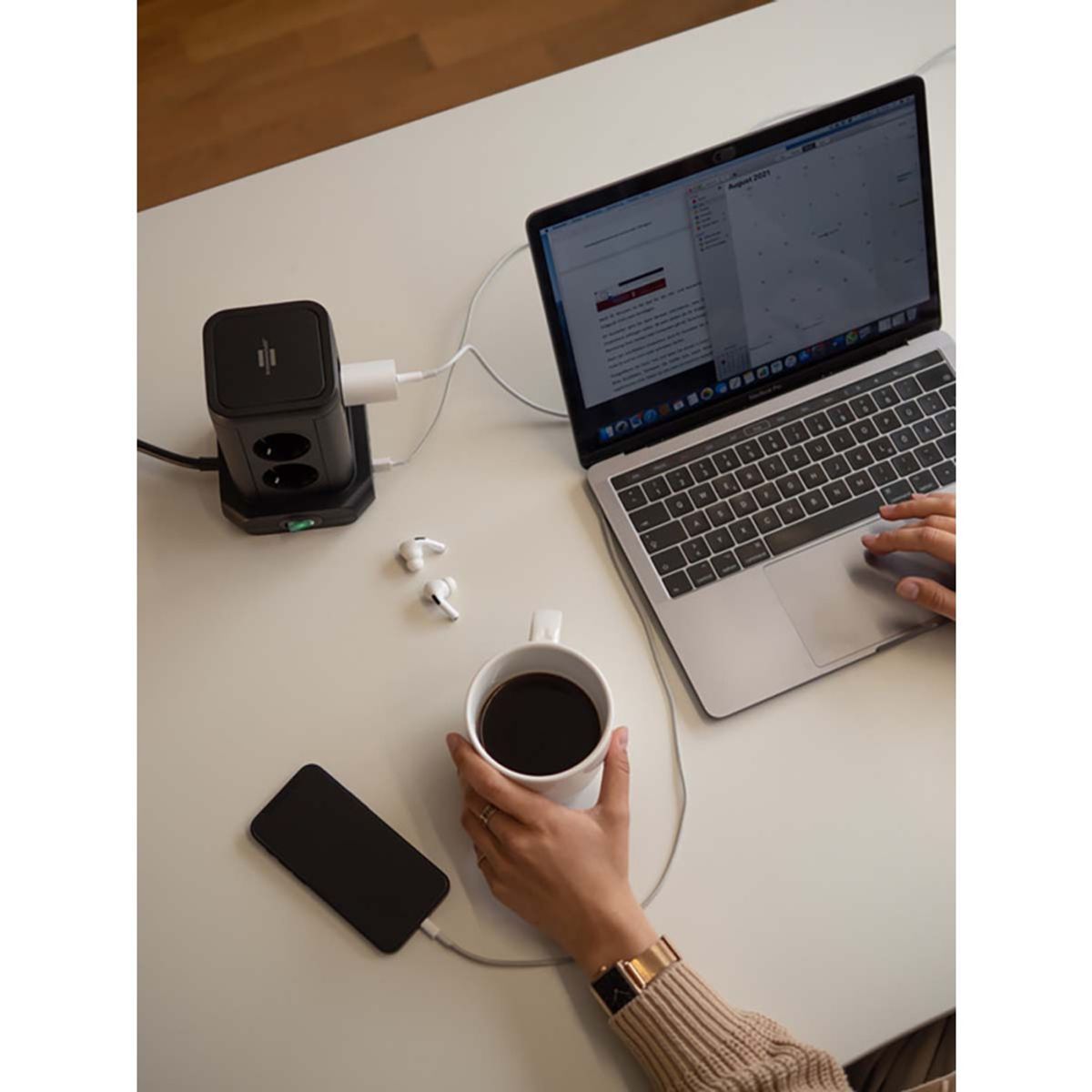 Grenuttak Tårnkube med 8 Uttak + 4 x USB og 2 meter kabel